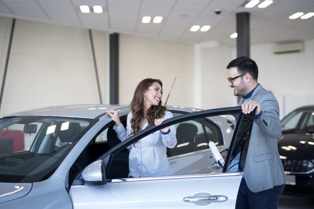 CAR LOAN V/S LEASE: WHICH OPTION IS BETTER FOR YOU?